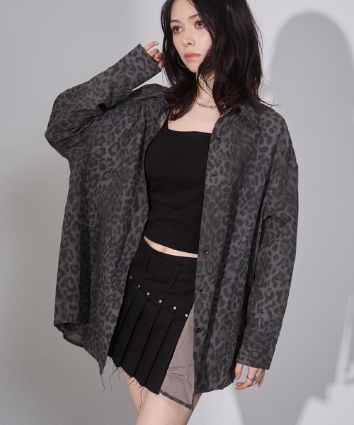 ENVYM(アンビー)の「レオパード オーバーシャツ(シャツ/ブラウス・レディース・グレー/ブラウン・FREE)」の2枚目の写真