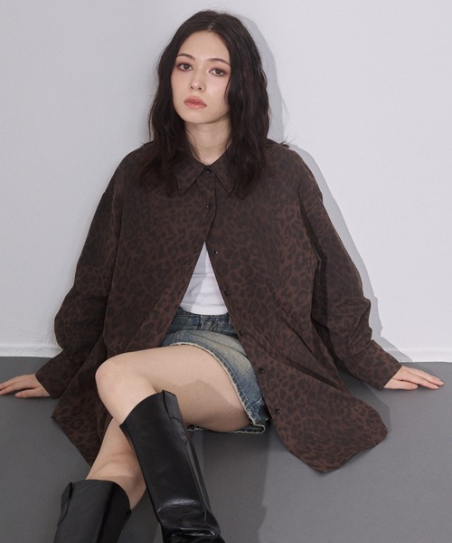 ENVYM(アンビー)の「レオパード オーバーシャツ(シャツ/ブラウス・レディース・グレー/ブラウン・FREE)」の4枚目の写真