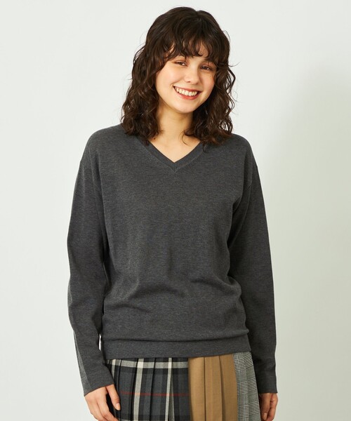 MACKINTOSH PHILOSOPHY(マッキントッシュ フィロソフィー)の「GREY LABEL ファインコットンVネックニット(ニット/セーター・レディース・チャコールグレー/ブラウン系その他5/レッド系その他/ピンク系その他2・2/6)」の2枚目の写真