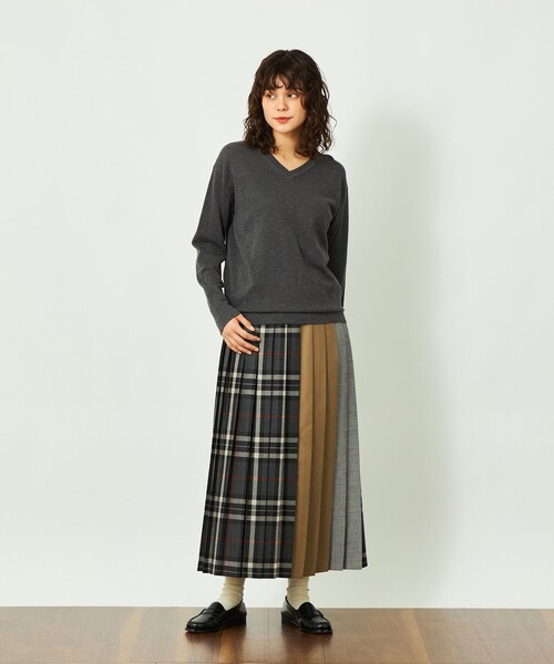 MACKINTOSH PHILOSOPHY(マッキントッシュ フィロソフィー)の「GREY LABEL ファインコットンVネックニット(ニット/セーター・レディース・チャコールグレー/ブラウン系その他5/レッド系その他/ピンク系その他2・2/6)」の16枚目の写真