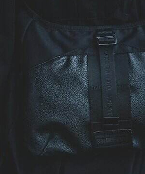 WHITE MOUNTAINEERING（ホワイトマウンテニアリング）の「【White Mountaineering/ホワイトマウンテニアリング】WM×BRIEFING DAILY SACOCHE（ショルダーバッグ・メンズ・ブラック・FREE）」の3枚目の写真