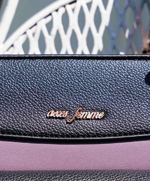axes femme（アクシーズファム）の「薔薇エンボス配色バッグ（ショルダーバッグ・レディース・ブラック/グレイッシュベージュ/ネイビー・FREE）」の4枚目の写真