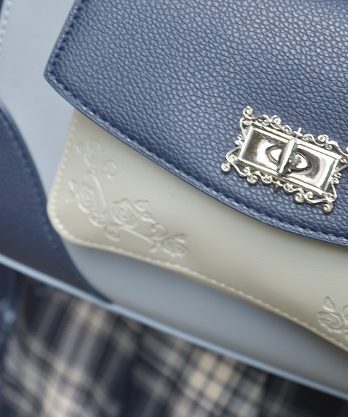 axes femme（アクシーズファム）の「薔薇エンボス配色バッグ（ショルダーバッグ・レディース・ブラック/グレイッシュベージュ/ネイビー・FREE）」の12枚目の写真