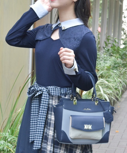 axes femme（アクシーズファム）の「薔薇エンボス配色バッグ（ショルダーバッグ・レディース・ブラック/グレイッシュベージュ/ネイビー・FREE）」の13枚目の写真