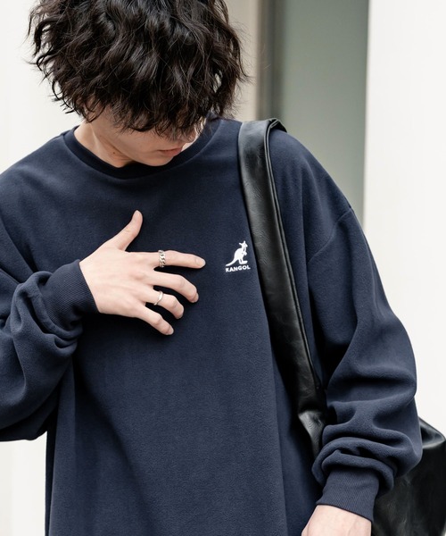KANGOL(カンゴール)の「KANGOL 別注コラボ オーバーサイズロゴ刺繍裏起毛マイクロフリースプルオーバートレーナー(スウェット・メンズ・ベージュ/ブラック/ブラウン/チャコール/ネイビー/オフホワイト・L/XL/M)」の6枚目の写真