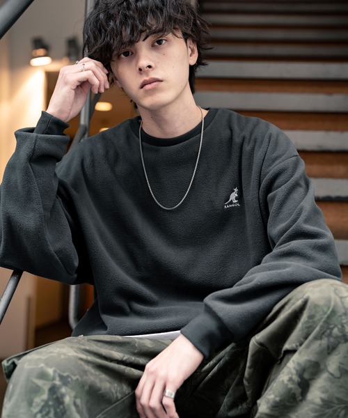 KANGOL(カンゴール)の「KANGOL 別注コラボ オーバーサイズロゴ刺繍裏起毛マイクロフリースプルオーバートレーナー(スウェット・メンズ・ベージュ/ブラック/ブラウン/チャコール/ネイビー/オフホワイト・L/XL/M)」の4枚目の写真