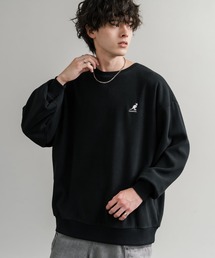KANGOL（カンゴール）の「KANGOL 別注コラボ オーバーサイズロゴ刺繍裏起毛マイクロフリースプルオーバートレーナー（スウェット・メンズ）」