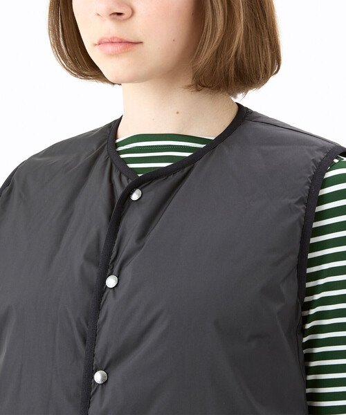 ORCIVAL(オーシバル)の「ORCIVAL | ポリエステルタフタ インナーダウン ベスト WOMEN(ダウンベスト・レディース・ブラック/グリーン/ベージュ系その他・2/1)」の17枚目の写真