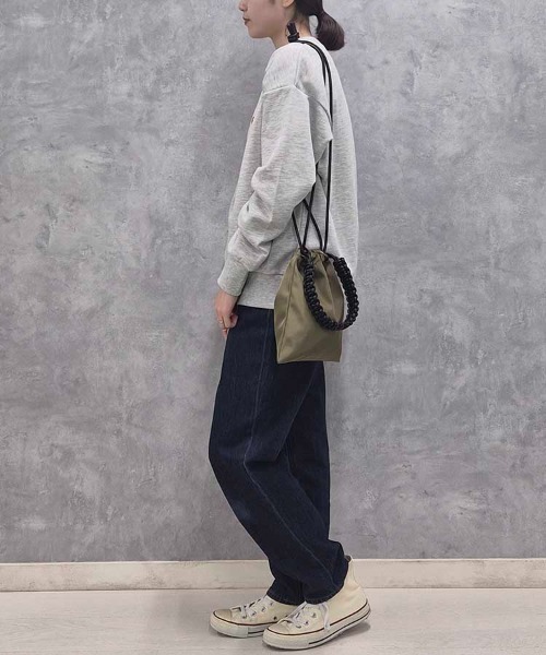Bleu Bleuet(ブルーブルーエ)の「編み込み巾着ショルダー(ショルダーバッグ・レディース・グレー/カーキ/ブラック・FREE)」の9枚目の写真