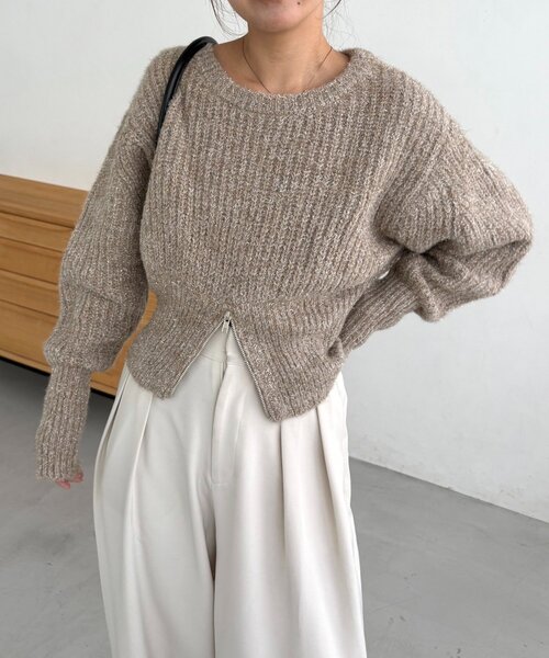 CAPRICIEUX LE'MAGE(カプリシューレマージュ)の「裾ジップラメプルオーバー(ニット/セーター・レディース・ベージュ/グレー・FREE)」の8枚目の写真