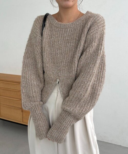 CAPRICIEUX LE'MAGE(カプリシューレマージュ)の「裾ジップラメプルオーバー(ニット/セーター・レディース・ベージュ/グレー・FREE)」の6枚目の写真