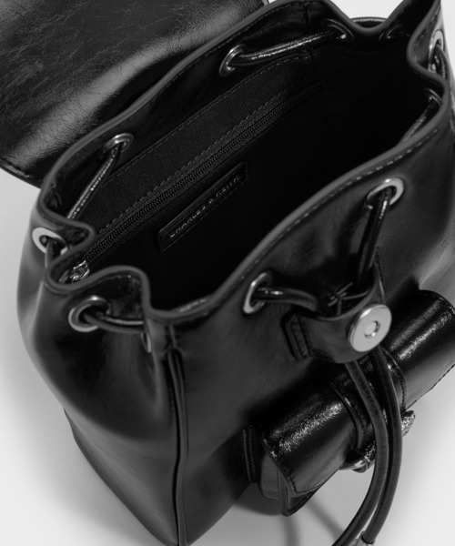CHARLES & KEITH(チャールズ & キース)の「Blaise ブレイス フロントポケット ドローストリングバックパック(バックパック/リュック・レディース・スミクロ/シルバー・S)」の10枚目の写真