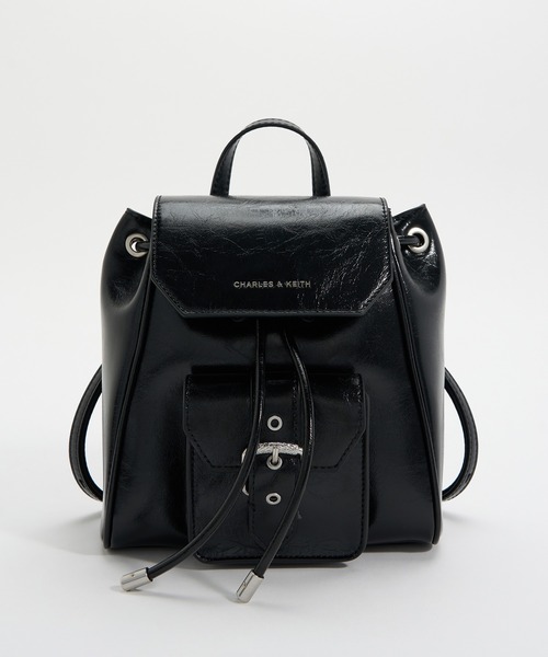 CHARLES & KEITH(チャールズ & キース)の「Blaise ブレイス フロントポケット ドローストリングバックパック(バックパック/リュック・レディース・スミクロ/シルバー・S)」の18枚目の写真