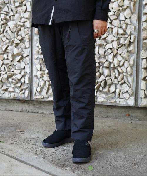 Gramicci（グラミチ）の「Gramicci/グラミチ　別注NYLON TUCK PANTS　別注ナイロンタックパンツ（その他パンツ・メンズ・ブラック/ブラウン/オリーブ/オリーブ系・S/M/L/XL）」の4枚目の写真