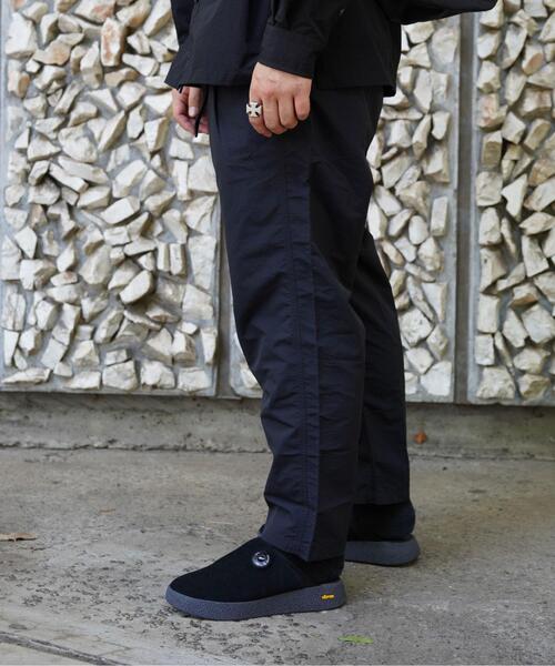 Gramicci（グラミチ）の「Gramicci/グラミチ　別注NYLON TUCK PANTS　別注ナイロンタックパンツ（その他パンツ・メンズ・ブラック/ブラウン/オリーブ/オリーブ系・S/M/L/XL）」の6枚目の写真