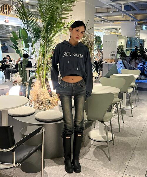 NICK&NICOLE(ニックアンドニコール)の「NICOLE SIGNATURE LOGO CROP HOODY_NAVY(パーカー・レディース・その他・FREE)」の5枚目の写真