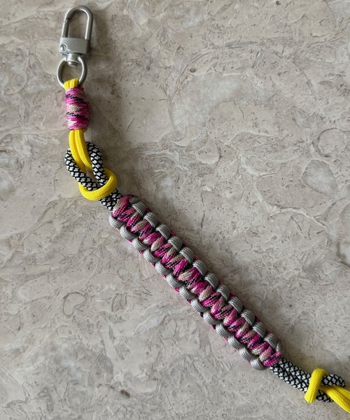 SANSeLF（サンセルフ）の「【SANSeLF】 パラコードキーストラップ カラーミックス メタルフック スマホアクセサリー saa25a179（スマホグッズ・レディース・ピンク/ブルー/ネイビー・FREE）」の12枚目の写真