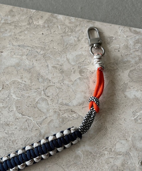 SANSeLF（サンセルフ）の「【SANSeLF】 パラコードキーストラップ カラーミックス メタルフック スマホアクセサリー saa25a179（スマホグッズ・レディース・ピンク/ブルー/ネイビー・FREE）」の17枚目の写真