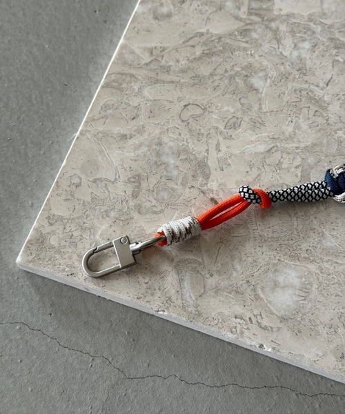 SANSeLF（サンセルフ）の「【SANSeLF】 パラコードキーストラップ カラーミックス メタルフック スマホアクセサリー saa25a179（スマホグッズ・レディース・ピンク/ブルー/ネイビー・FREE）」の18枚目の写真