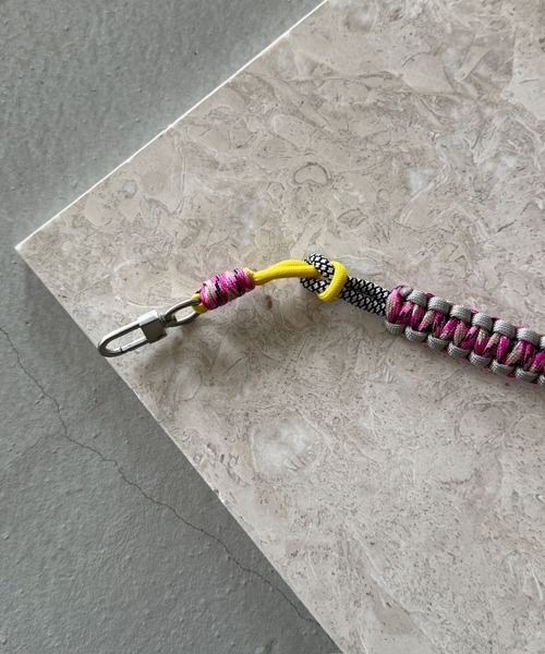 SANSeLF（サンセルフ）の「【SANSeLF】 パラコードキーストラップ カラーミックス メタルフック スマホアクセサリー saa25a179（スマホグッズ・レディース・ピンク/ブルー/ネイビー・FREE）」の20枚目の写真