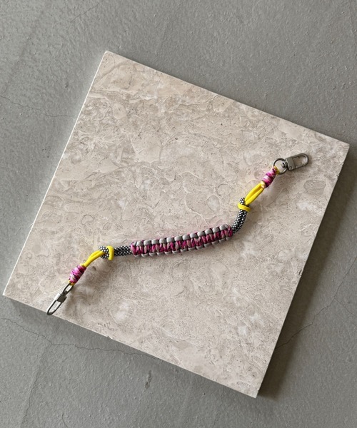 SANSeLF（サンセルフ）の「【SANSeLF】 パラコードキーストラップ カラーミックス メタルフック スマホアクセサリー saa25a179（スマホグッズ・レディース・ピンク/ブルー/ネイビー・FREE）」の22枚目の写真