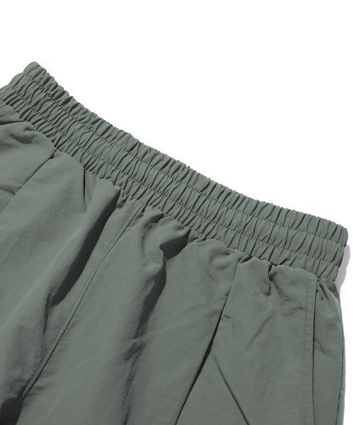 GAKKAI UNIONS(ガッカイユニオンズ)の「ワンタックナイロンパラシュートカーゴパンツチャコール(スウェットパンツ・レディース・その他・SMALL/MEDIUM/LARGE)」の3枚目の写真