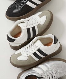 devirock（デビロック）の「フォーマル使いもできる ラインスニーカー（スニーカー）」