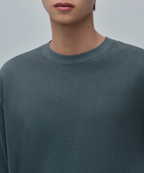 MUSINSA STANDARD（ムシンサスタンダード）の「ピグメントリラックスドクルーネック長袖Tシャツ[ピーコックブルー]（Tシャツ/カットソー・メンズ・その他・SMALL/MEDIUM/LARGE/X-LARGE/XX-LARGE/XXX-LARGE）」の4枚目の写真