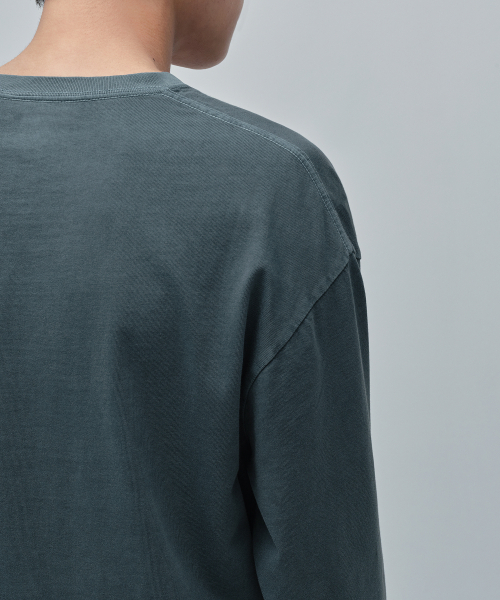 MUSINSA STANDARD（ムシンサスタンダード）の「ピグメントリラックスドクルーネック長袖Tシャツ[ピーコックブルー]（Tシャツ/カットソー・メンズ・その他・SMALL/MEDIUM/LARGE/X-LARGE/XX-LARGE/XXX-LARGE）」の5枚目の写真
