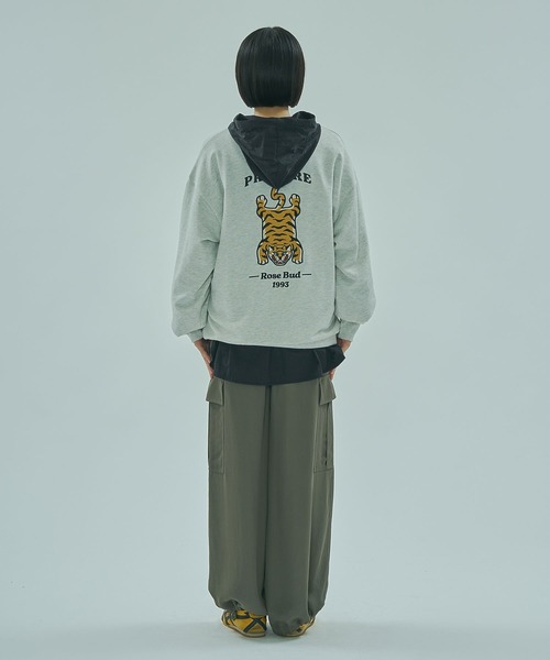 ROSE BUD（ローズバッド）の「TIGER EMBROIDERY SWEAT（スウェット・レディース・ブラック/オフホワイト/ネイビー・ONE SIZE）」の9枚目の写真