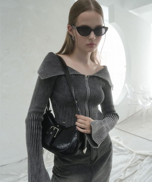 Vivacious(ビバシャス)の「Julie Pigment Knit Zip-up - 3COL(カーディガン/ボレロ・レディース・ネイビー/ピンク/ブラック・FREE)」の4枚目の写真