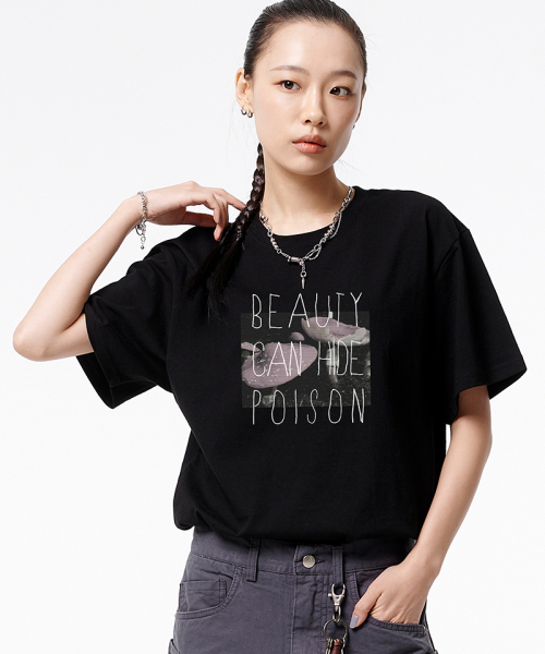 ARTISTWEAR（アーティストウェア）の「[ATW] ポイズンビューティー 半袖Tシャツ（Tシャツ/カットソー・レディース・ブラック・SMALL/MEDIUM/LARGE/X-LARGE/XX-LARGE/XXXX-LARGE）」の2枚目の写真