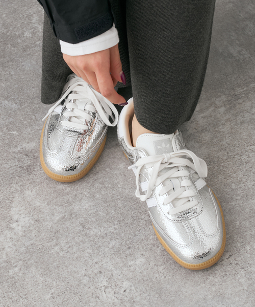 Spick & Span（スピックアンドスパン）の「《追加》adidas / アディダス SAMBA OG W（スニーカー・レディース・シルバー・23cm/24cm/25cm/25.5cm）」の2枚目の写真