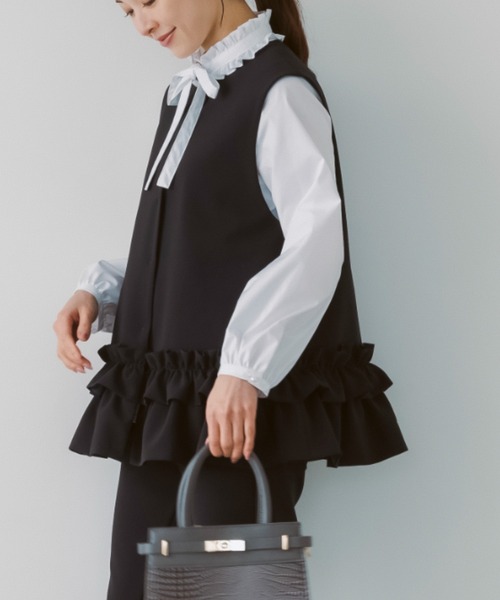 Sono（ソーノ）の「【新作 1/16発売】ご自宅でお洗濯可能【SONO/ソーノ】【SONO NAVY/ソーノネイビー】【MUMMUMダブルクロス】 フローラルフリルチュニックジレ（スーツベスト・レディース・ブラック/ネイビー・F）」の3枚目の写真