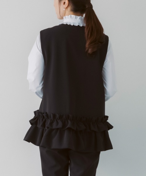 Sono（ソーノ）の「【新作 1/16発売】ご自宅でお洗濯可能【SONO/ソーノ】【SONO NAVY/ソーノネイビー】【MUMMUMダブルクロス】 フローラルフリルチュニックジレ（スーツベスト・レディース・ブラック/ネイビー・F）」の4枚目の写真