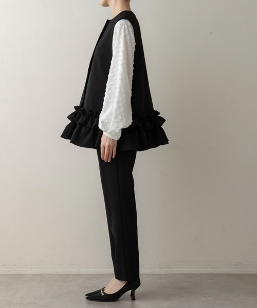 Sono（ソーノ）の「【新作 1/16発売】ご自宅でお洗濯可能【SONO/ソーノ】【SONO NAVY/ソーノネイビー】【MUMMUMダブルクロス】 フローラルフリルチュニックジレ（スーツベスト・レディース・ブラック/ネイビー・F）」の9枚目の写真