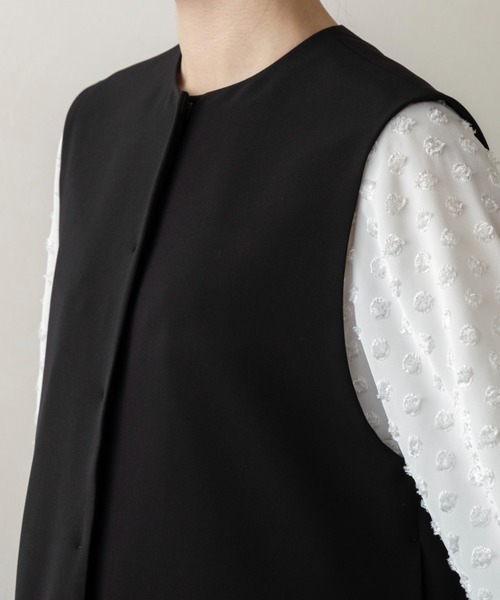 Sono（ソーノ）の「【新作 1/16発売】ご自宅でお洗濯可能【SONO/ソーノ】【SONO NAVY/ソーノネイビー】【MUMMUMダブルクロス】 フローラルフリルチュニックジレ（スーツベスト・レディース・ブラック/ネイビー・F）」の13枚目の写真