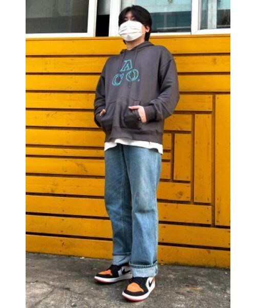APOSTROPHE COMMA(アポストロフィコンマ)の「ACOロゴフードパーカー(チャコール/ブルー)(パーカー・メンズ・チャコール・MEDIUM)」の5枚目の写真