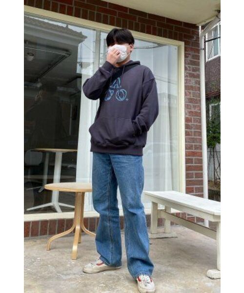 APOSTROPHE COMMA(アポストロフィコンマ)の「ACOロゴフードパーカー(チャコール/ブルー)(パーカー・メンズ・チャコール・MEDIUM)」の10枚目の写真