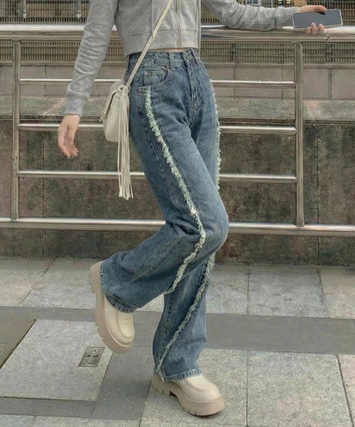 cammie(キャミー)の「ハイウエストフリンジデザインデニム(デニムパンツ・レディース・ブルー・L/M/S)」の2枚目の写真