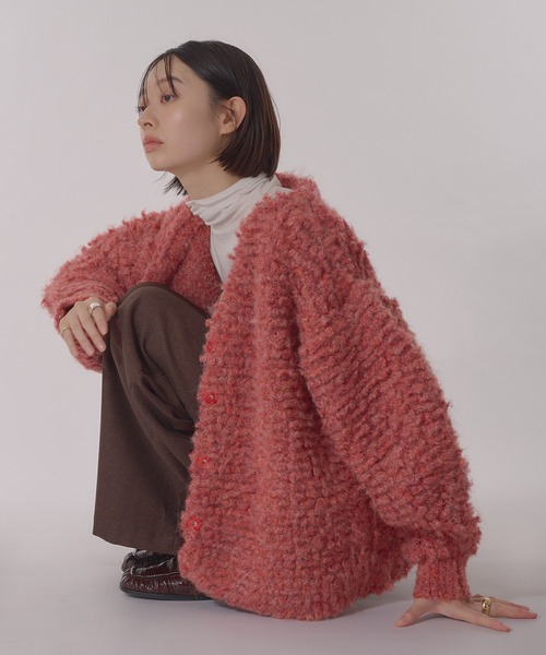 Perushu（ペルーシュ）の「Boucle  Volume-Sleeve Knit Cardigan／ブークレヤーンボリュームスリーブニットカーディガン（カーディガン/ボレロ・レディース・レッド/ベージュ/チャコールグレー・FREE）」の3枚目の写真