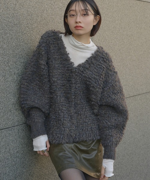 Perushu（ペルーシュ）の「Boucle  Volume-Sleeve Knit Cardigan／ブークレヤーンボリュームスリーブニットカーディガン（カーディガン/ボレロ・レディース・レッド/ベージュ/チャコールグレー・FREE）」の2枚目の写真
