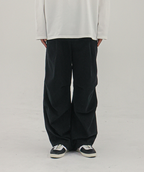 THESTORI(ザ・ストリ)の「ピンタックパラシュートパンツ(ブラック)(デニムパンツ・メンズ・その他・1(M)/2(L)/3(XL))」の1枚目の写真