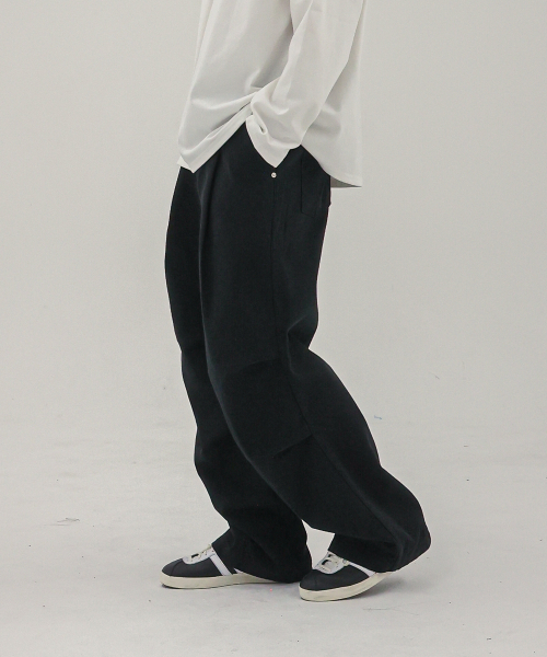 THESTORI(ザ・ストリ)の「ピンタックパラシュートパンツ(ブラック)(デニムパンツ・メンズ・その他・1(M)/2(L)/3(XL))」の3枚目の写真