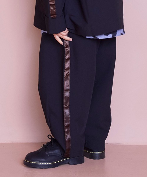 MARKEY'S（マーキーズ）の「サイドラインロングパンツ/セットアップ可（その他パンツ・キッズ・ベージュ/ブラック・120/110/100/90/150/140/130）」の2枚目の写真