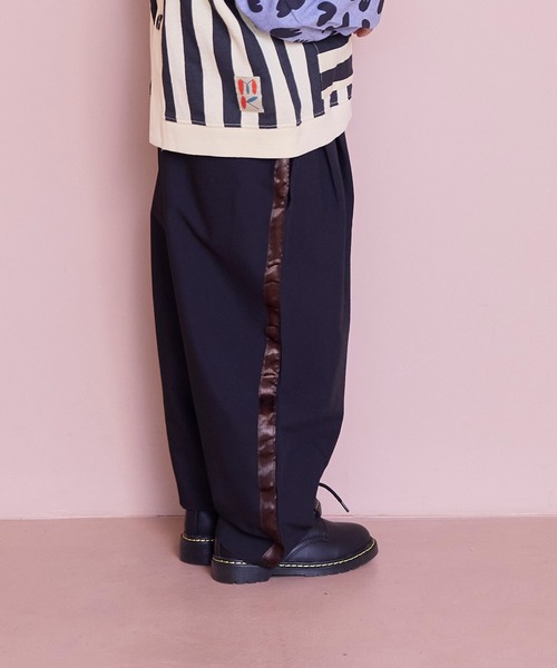 MARKEY'S（マーキーズ）の「サイドラインロングパンツ/セットアップ可（その他パンツ・キッズ・ベージュ/ブラック・120/110/100/90/150/140/130）」の12枚目の写真