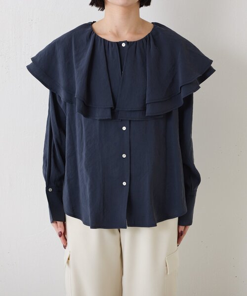 Jena espace merveilleux(ジェナ エスパスメルヴェイユ)の「ネックラッフルブラウス(シャツ/ブラウス・レディース・イエロー/ネイビー/オフホワイト・FREE)」の6枚目の写真