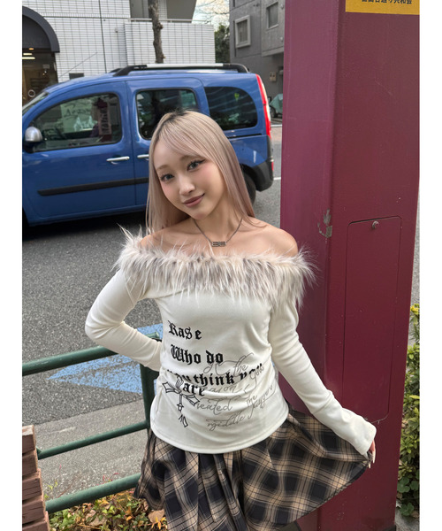 DAESE TOKYO(デセトウキョウ)の「『DAESE TOKYO/デセトウキョウ』グランジファーオフショルトップス(Tシャツ/カットソー・レディース・ホワイト・FREE)」の1枚目の写真