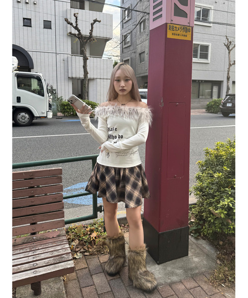 DAESE TOKYO(デセトウキョウ)の「『DAESE TOKYO/デセトウキョウ』グランジファーオフショルトップス(Tシャツ/カットソー・レディース・ホワイト・FREE)」の2枚目の写真