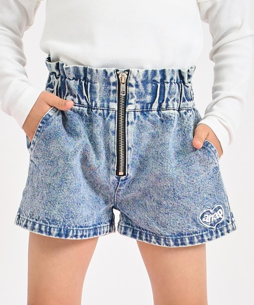ANAP kids(アナップキッズ)の「ハイウエスト ジップ デニム ショートパンツ(その他パンツ・キッズ・ブラック/ブルー・130/120)」の2枚目の写真